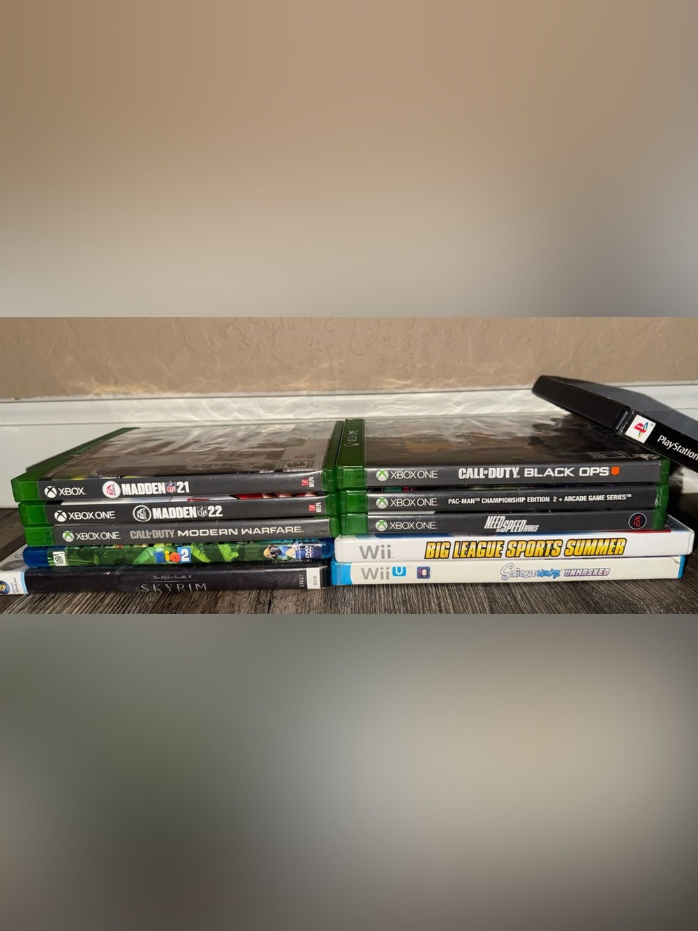 Supreme Xbox One & Wii Game Stack in Black and Green Cases U ps2 pc windows